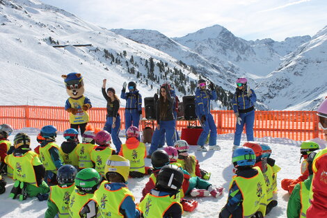 Animation mit Hoppl und den Lehrern der Skischule Arlberg